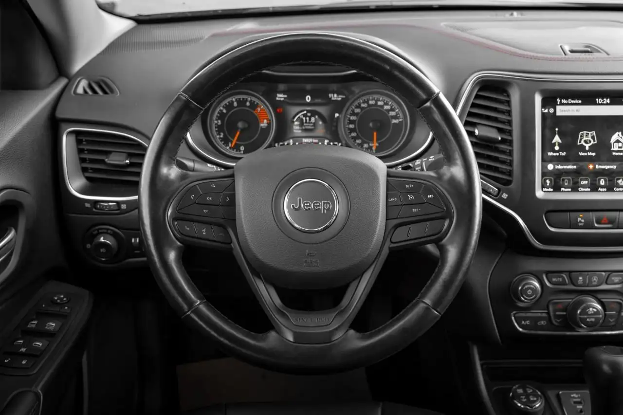 Jeep Cherokee снимка Jeep Cherokee