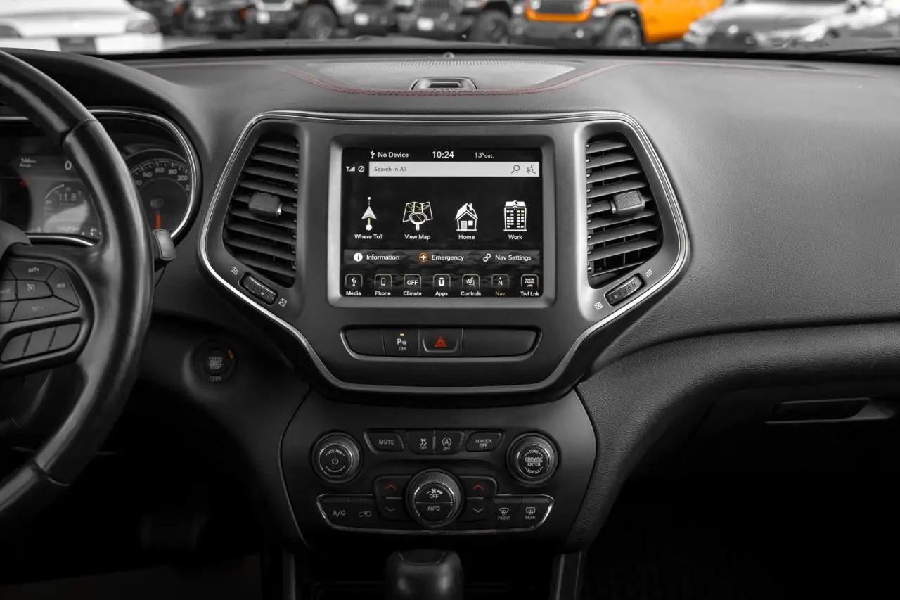 Jeep Cherokee снимка Jeep Cherokee