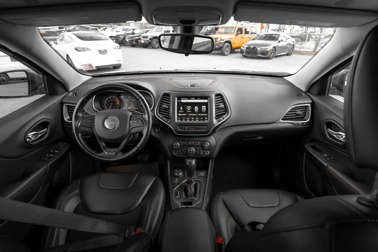 Jeep Cherokee снимка Jeep Cherokee
