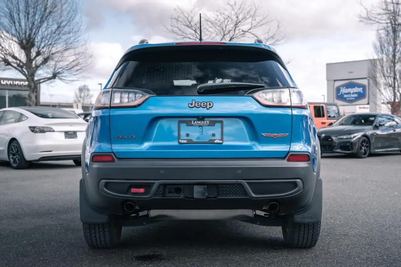 Jeep Cherokee снимка Jeep Cherokee