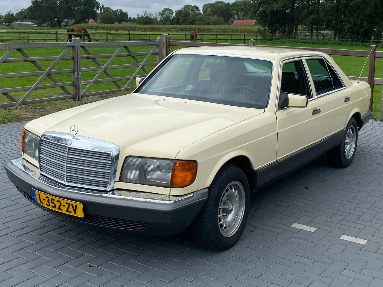 Mercedes-Benz 300 SD, foto 1