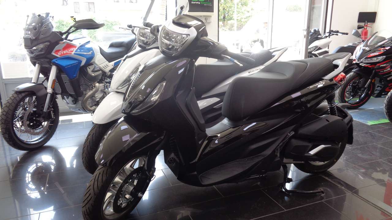 Piaggio Beverly 310 listino 5900 con 800 euro di vantaggi piaggio