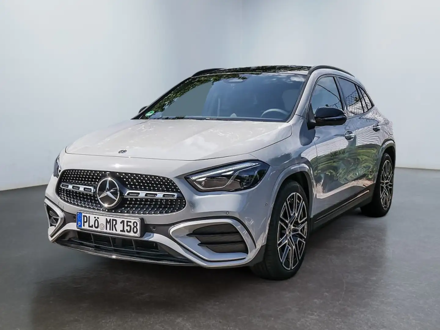 Mercedes-Benz GLA 200 AMG NIGHT MULTI 360 AHK DISTR KAMERA PDC Grau - 2