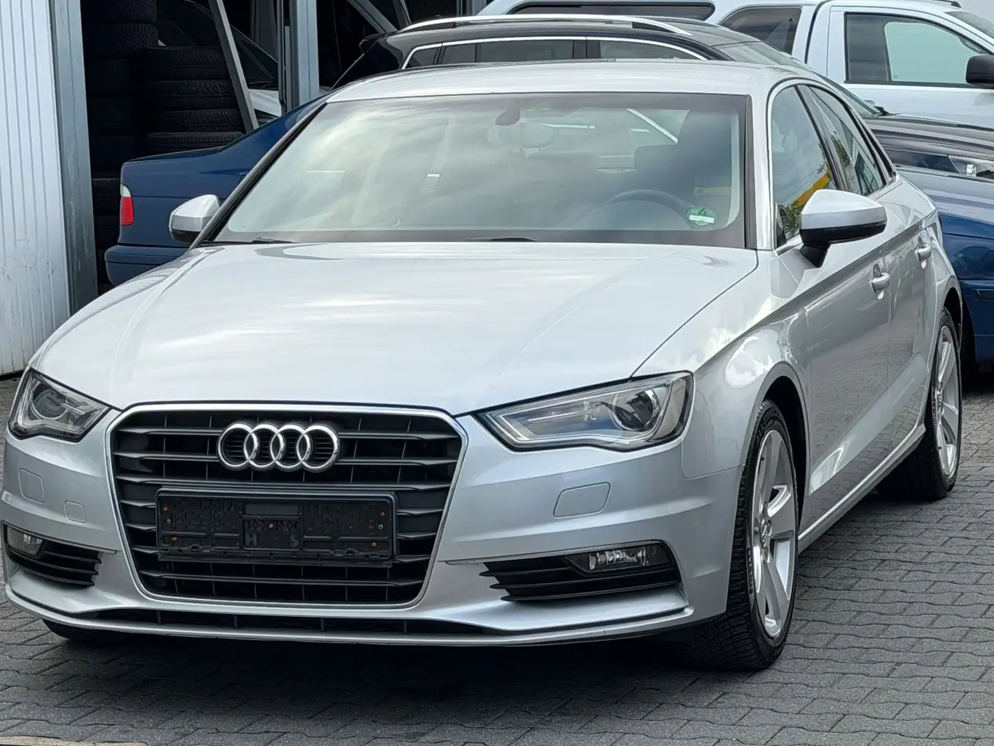 Audi A3 Lim. 2.0 TDI 4-Türig Xenon Plus MMI SH Silber - 1
