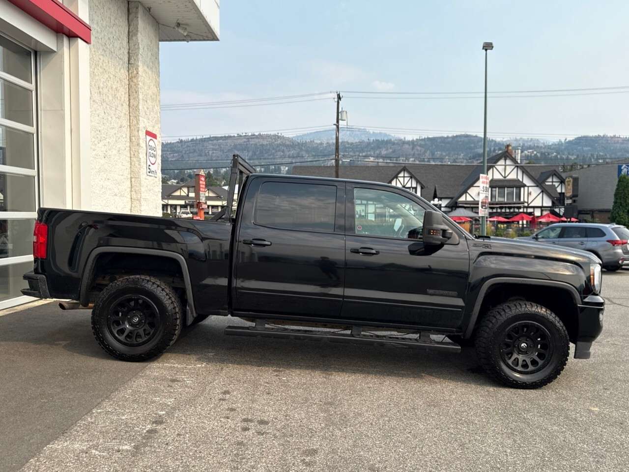 2017 GMC Sierra 1500 4WD Crew Cab Short Box SLE — снимка 1
