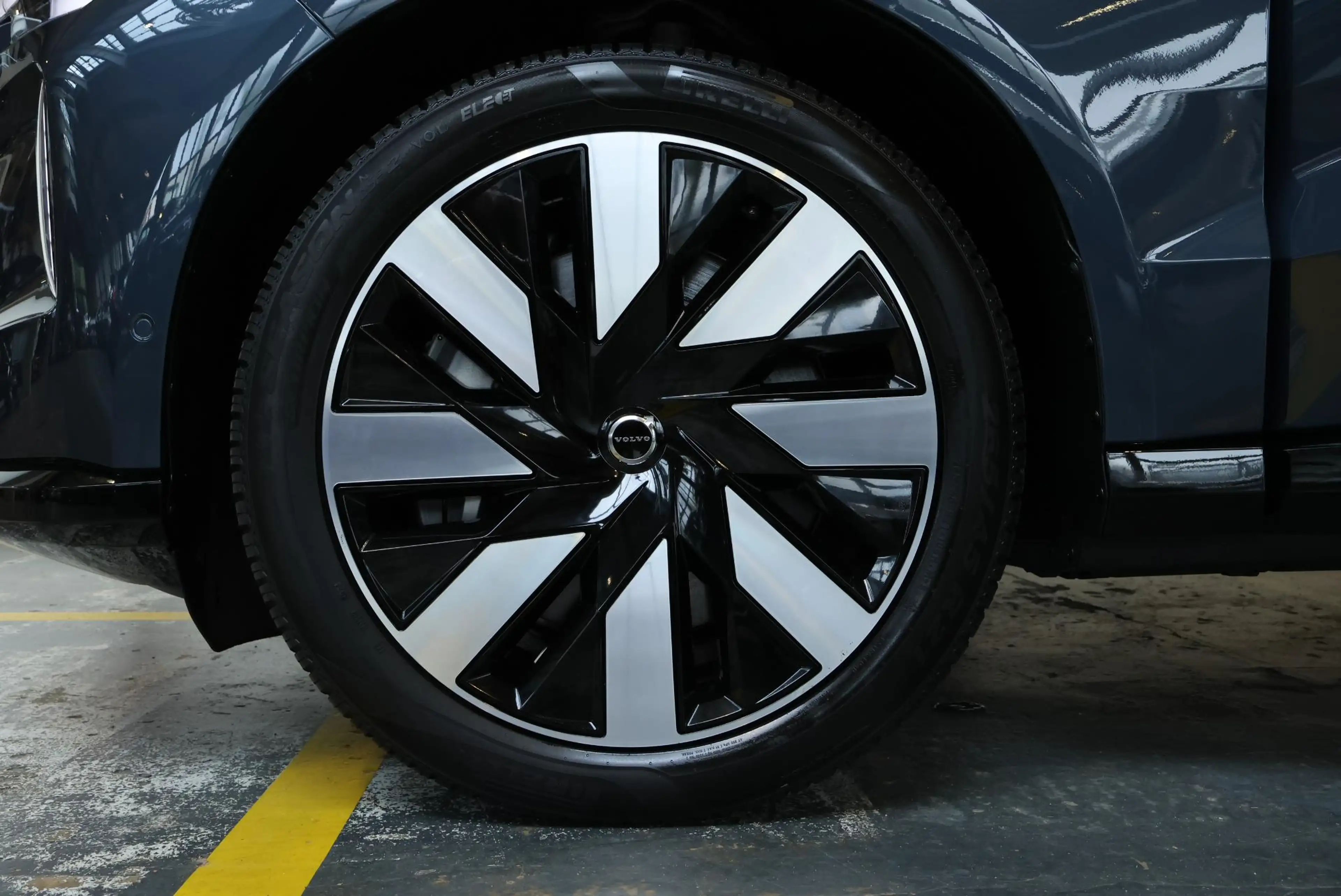Volvo EX90 Twin Motor Ultra 7p. 111 kWh | 4-Seizoenen Banden — photo 8