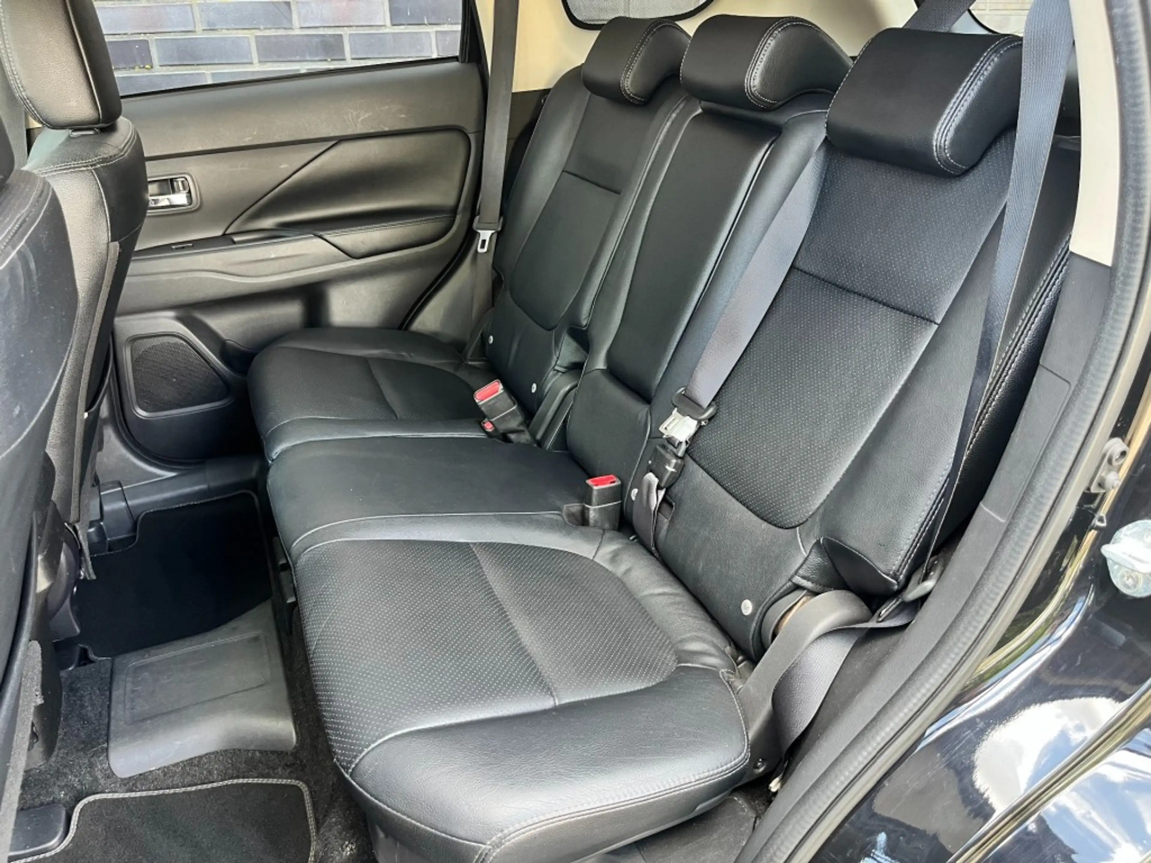 Mitsubishi Outlander 2.0 PHEV INST - LEDER - SCH./KANT.DAK - BLACK ON B — photo 14