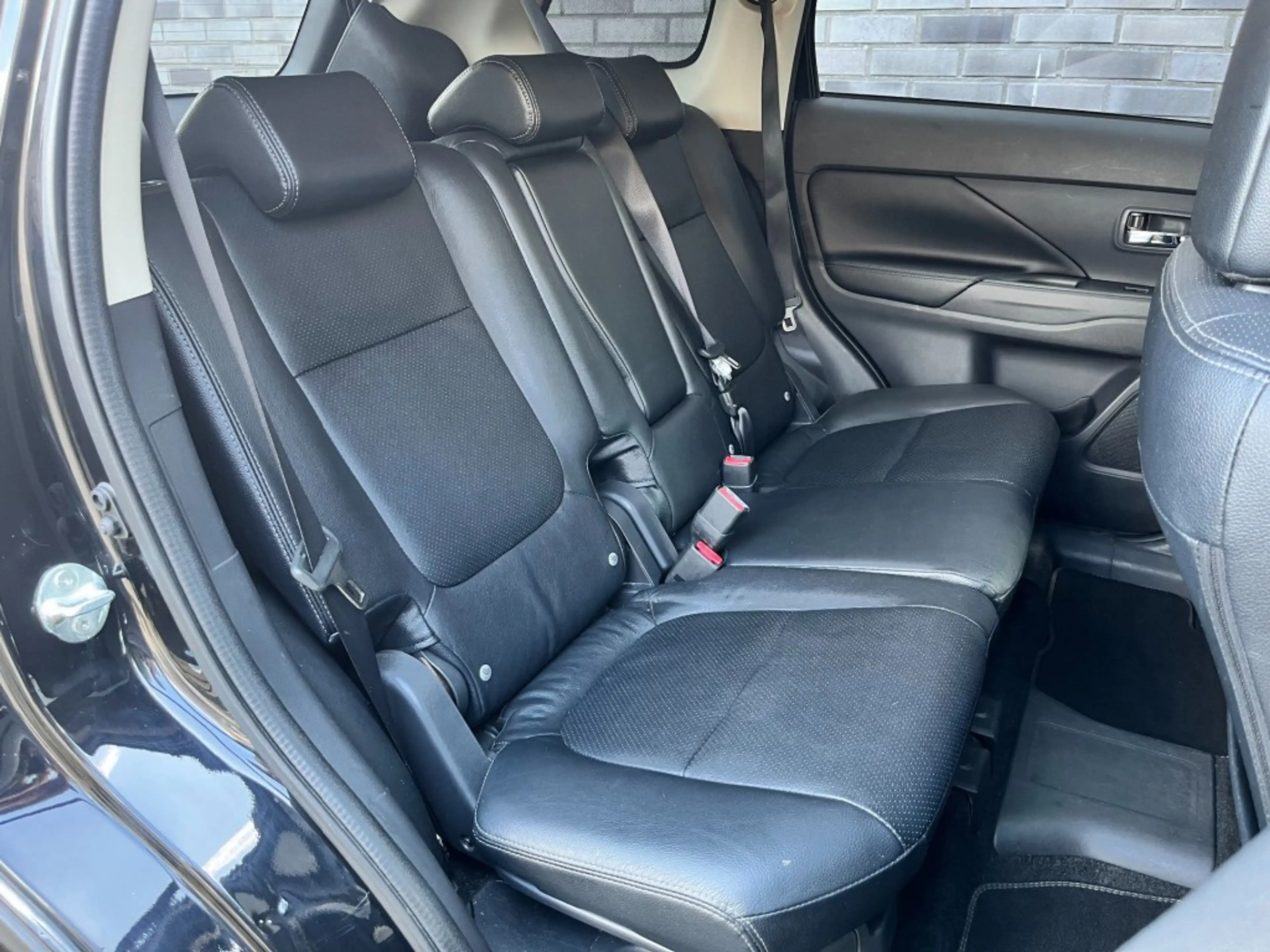 Mitsubishi Outlander 2.0 PHEV INST - LEDER - SCH./KANT.DAK - BLACK ON B — photo 15