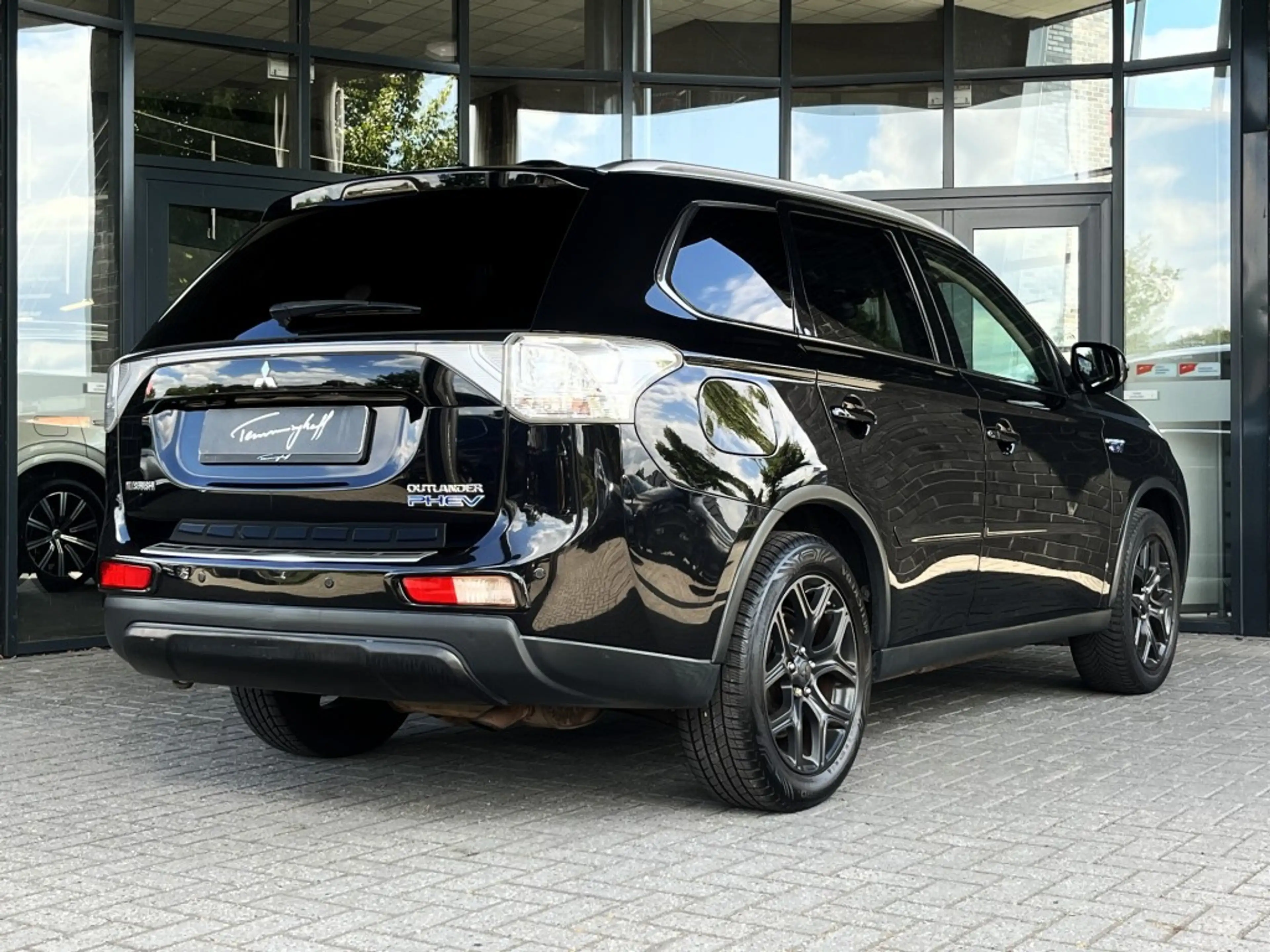 Mitsubishi Outlander 2.0 PHEV INST - LEDER - SCH./KANT.DAK - BLACK ON B — photo 3