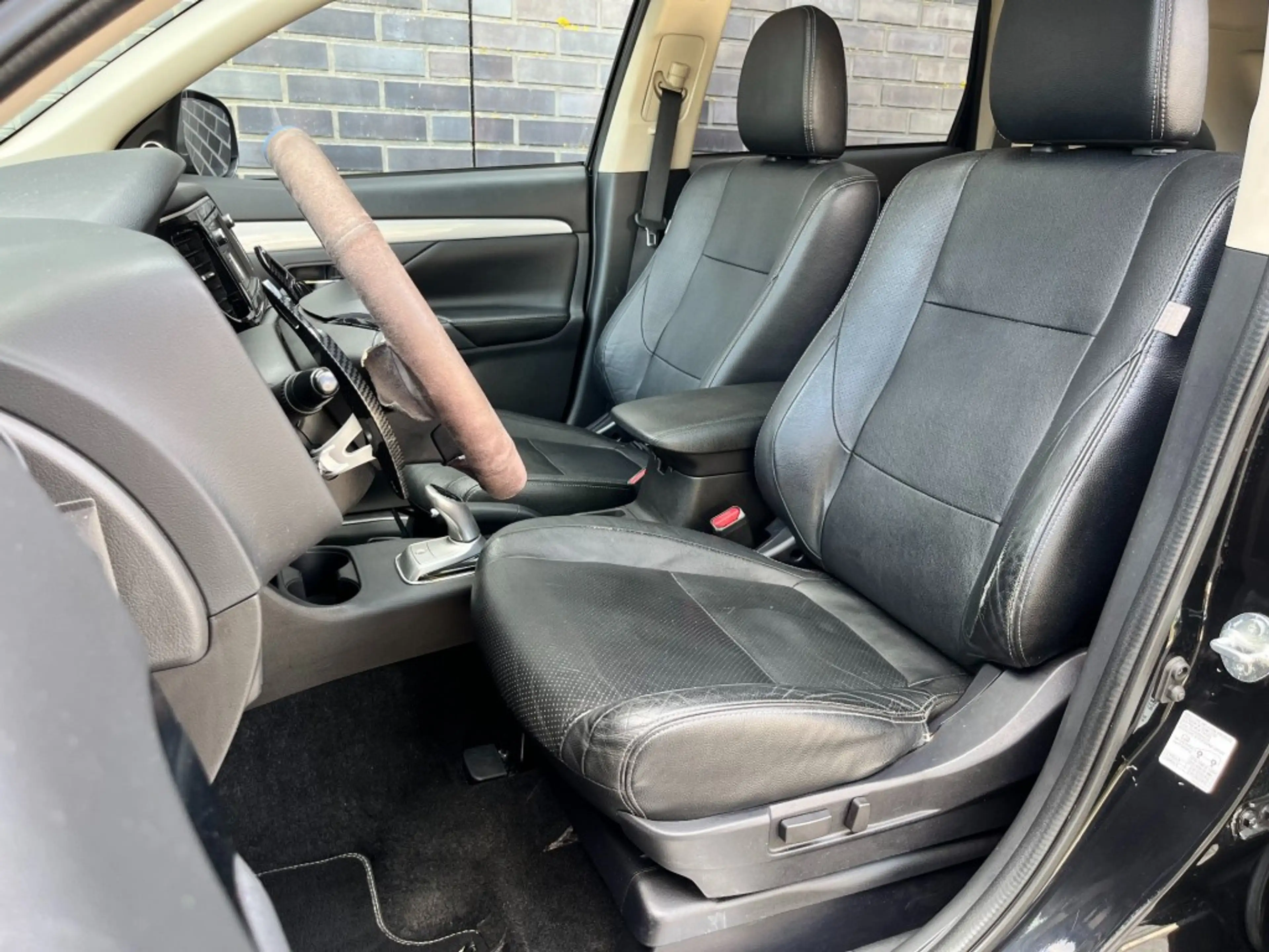 Mitsubishi Outlander 2.0 PHEV INST - LEDER - SCH./KANT.DAK - BLACK ON B — photo 12