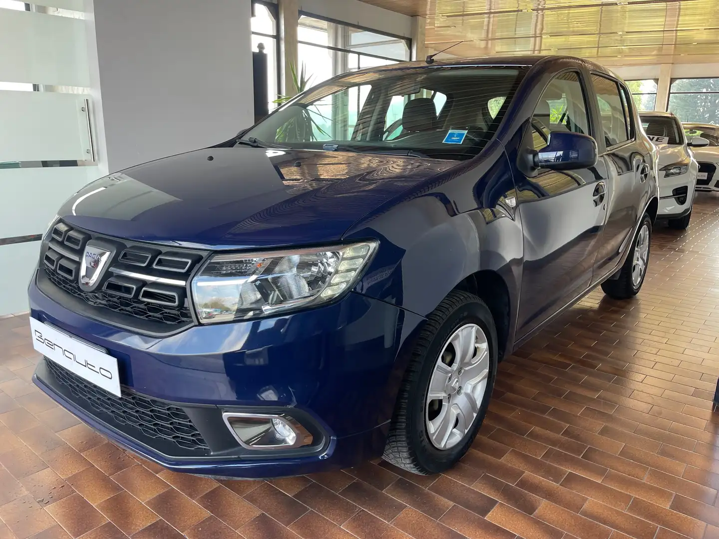 Dacia Sandero 1.2 Laureate 75cv NAVI/LED Blau - 1