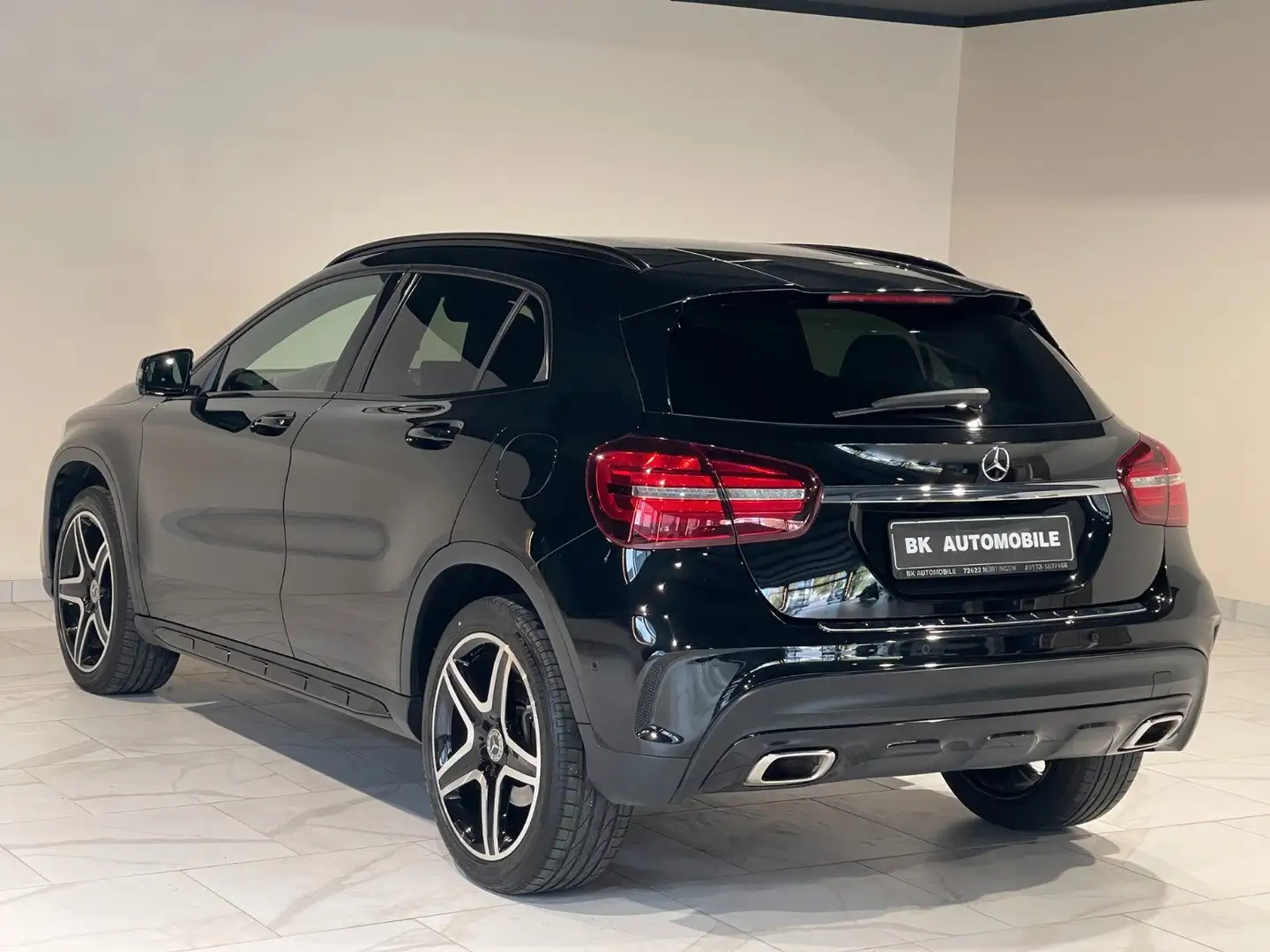 Mercedes-Benz GLA 220 4Matic|AMG|Night-Pake|Cam|LED|KeyGo|SHZ Schwarz - 2