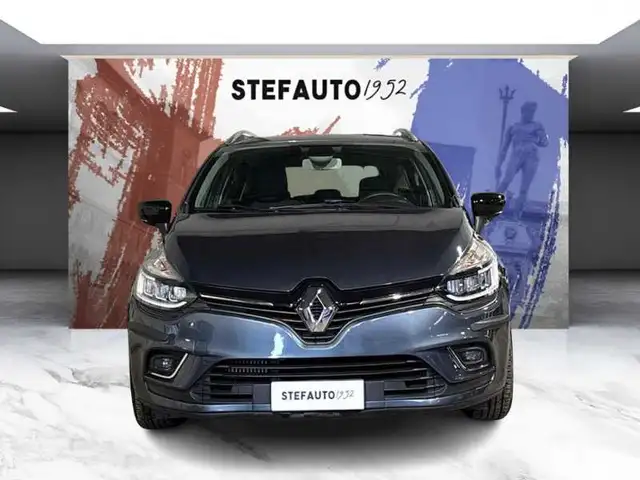 Renault Clio view 2