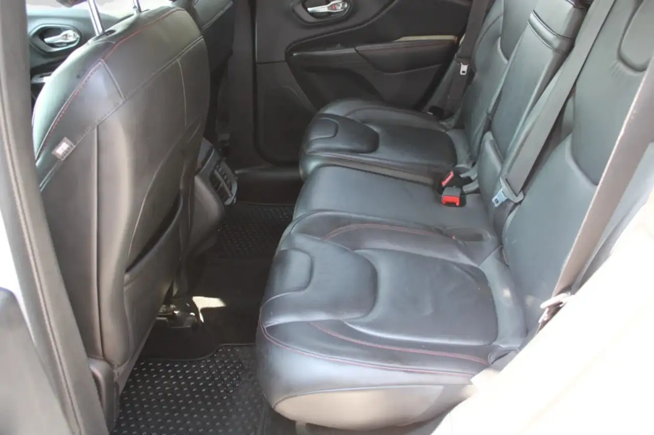 Jeep Cherokee снимка Jeep Cherokee