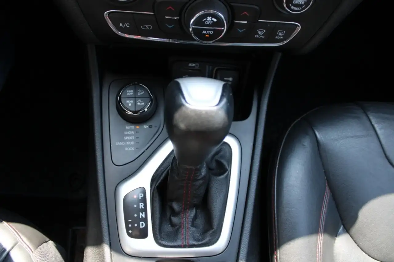 Jeep Cherokee снимка Jeep Cherokee