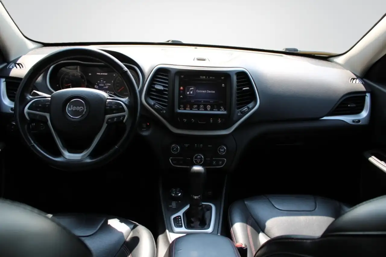 Jeep Cherokee снимка Jeep Cherokee