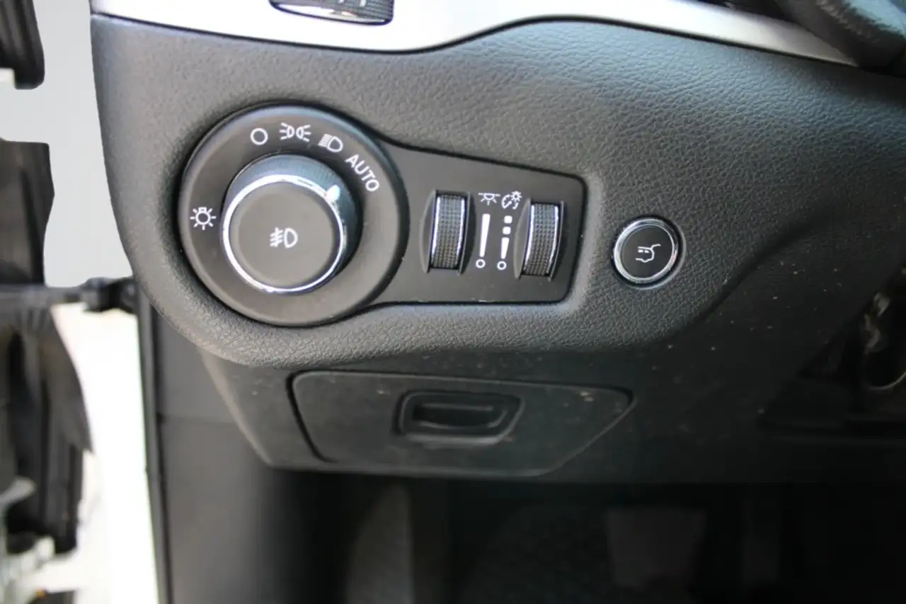 Jeep Cherokee снимка Jeep Cherokee