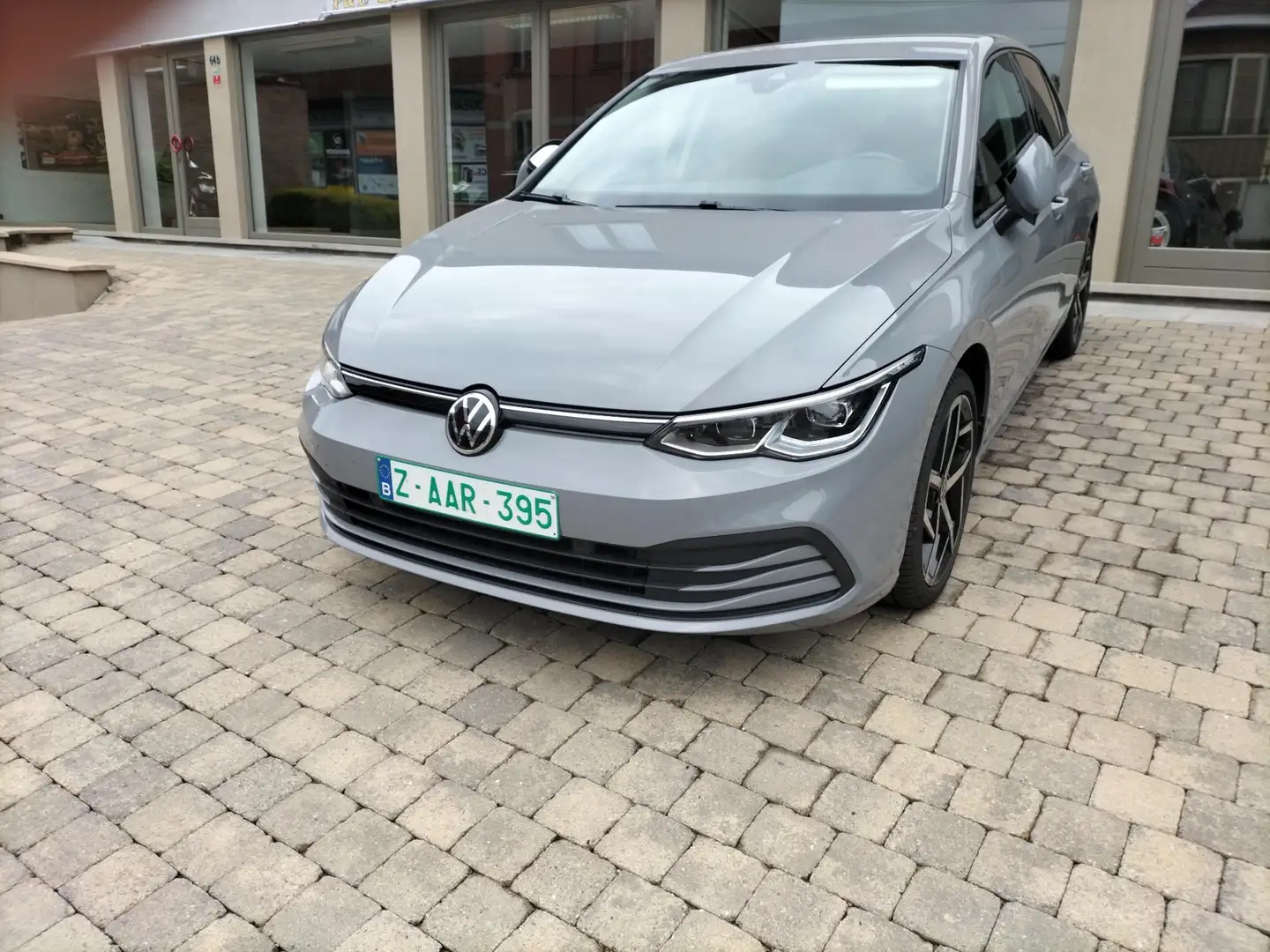 Volkswagen Golf 1.0 TSI Life Grau - 1