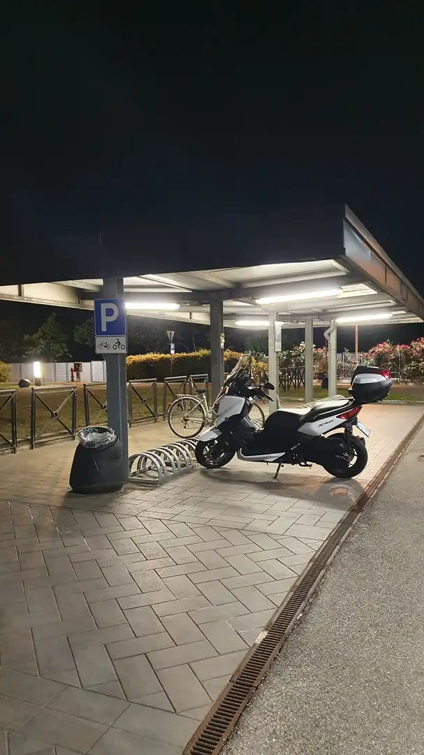 Yamaha X-Max 250 anno 2015 Alb - 1