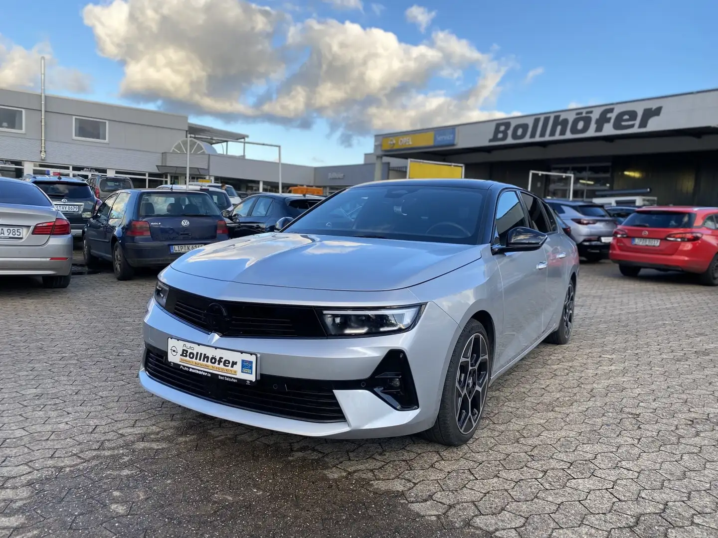 Opel Astra L ST 1.6 Ultimate LEDER/AHK/S-Dach/SHZ+LHZ/PDC v+h Silber - 1