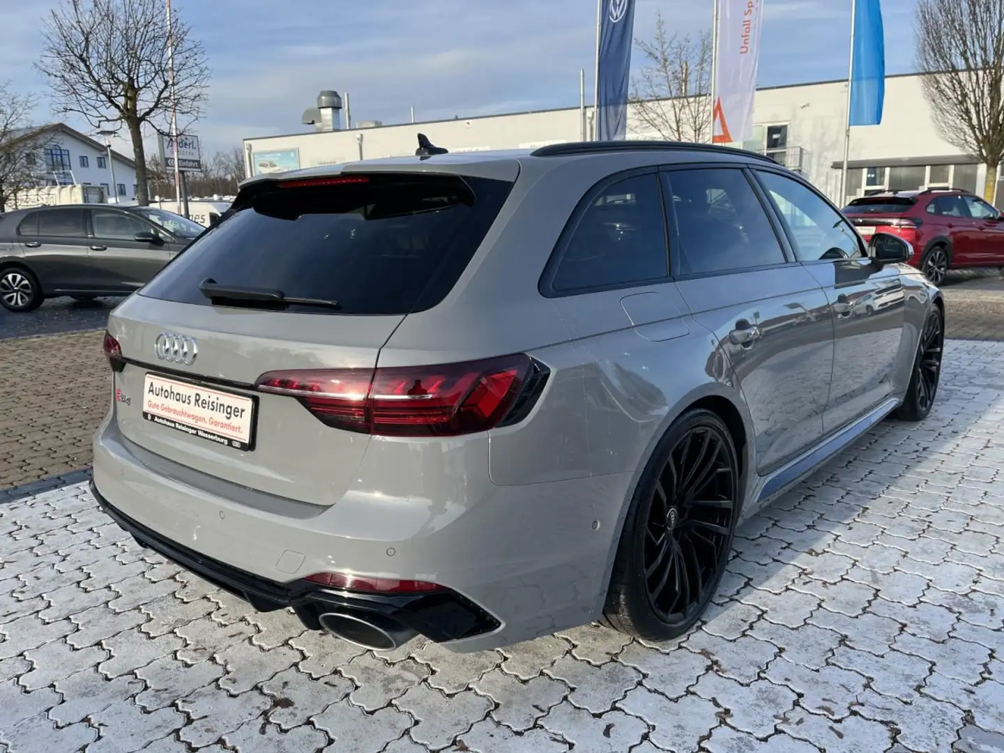 Audi RS4 Avant tiptronic quattro (Navi,LED,AHK,B&O,Pan.Dach Grau - 2