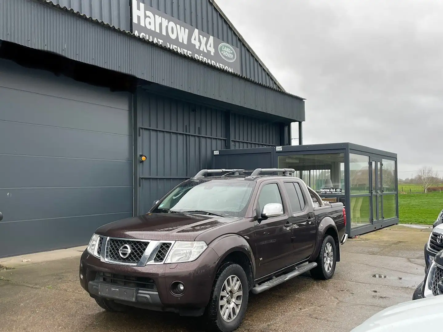 Nissan Navara 3.0 V6 dCi 231 Double Cab Ultimate Edition A Paars - 1