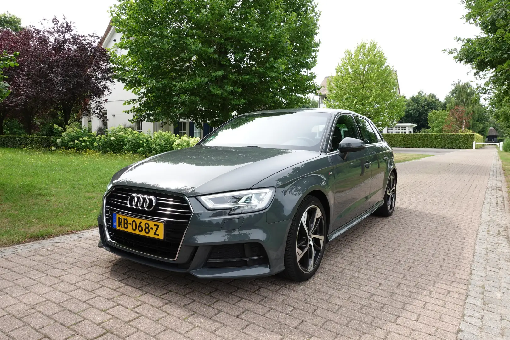 Audi A3 Sportback 1.5 TFSI CoD Sport S Line Edition | LED Grijs - 2