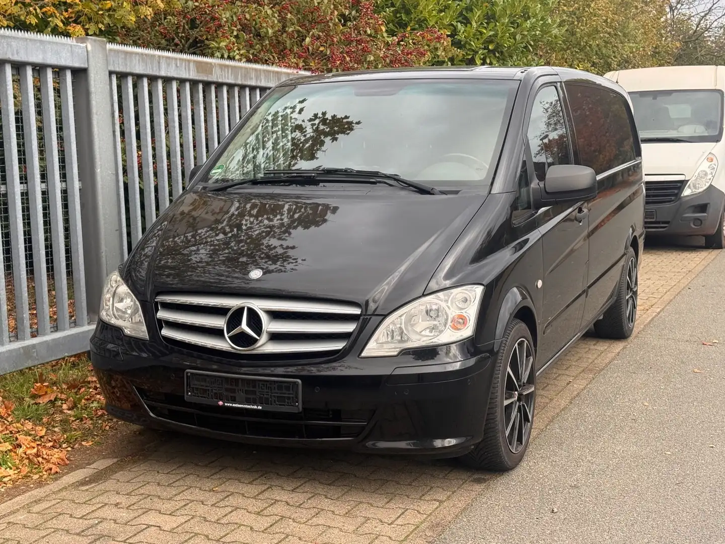 Mercedes-Benz Vito Kasten 122 CDI lang Schwarz - 1