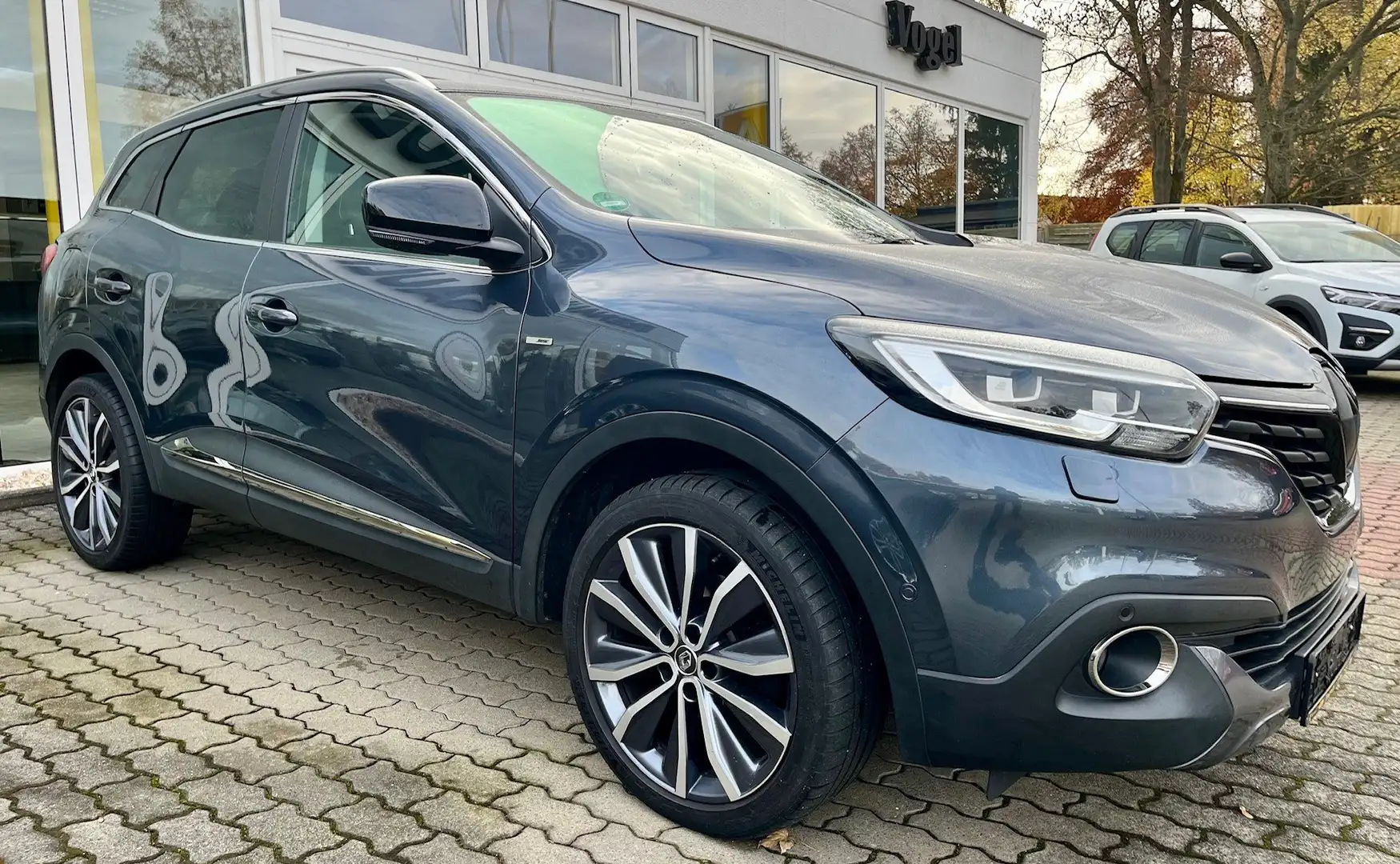 Renault Kadjar Bose Edition 4x4 / TOP / Unfallfrei / AHZV / EU 6 Grau - 2