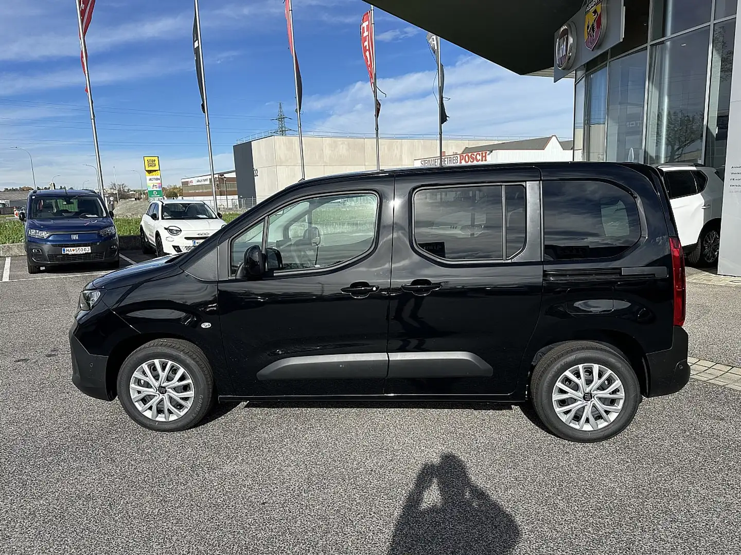 Fiat Doblo M BlueHDi 130 S&S Aut. Schwarz - 2