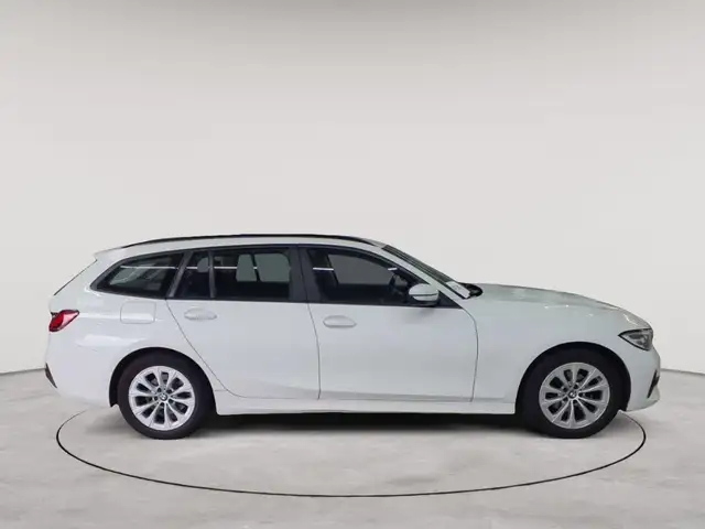 BMW 3 Series view 3