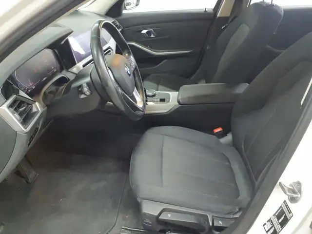 BMW 3 Series view 8