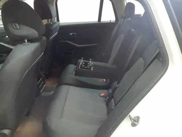 BMW 3 Series view 14