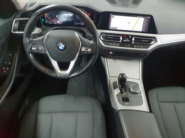 BMW 3 Series view 9