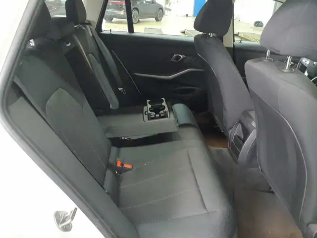 BMW 3 Series view 13