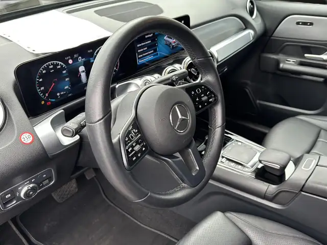 Mercedes-Benz GLB view 13