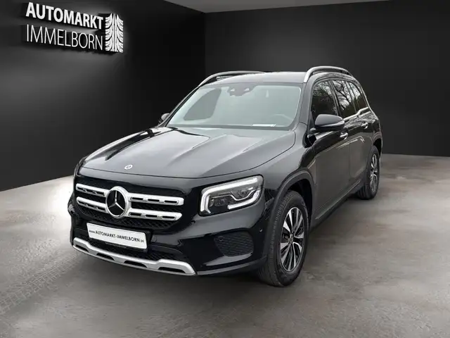 Mercedes-Benz GLB view 3