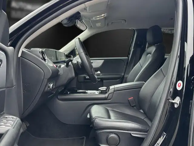 Mercedes-Benz GLB view 14