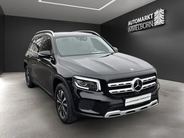 Mercedes-Benz GLB view 2