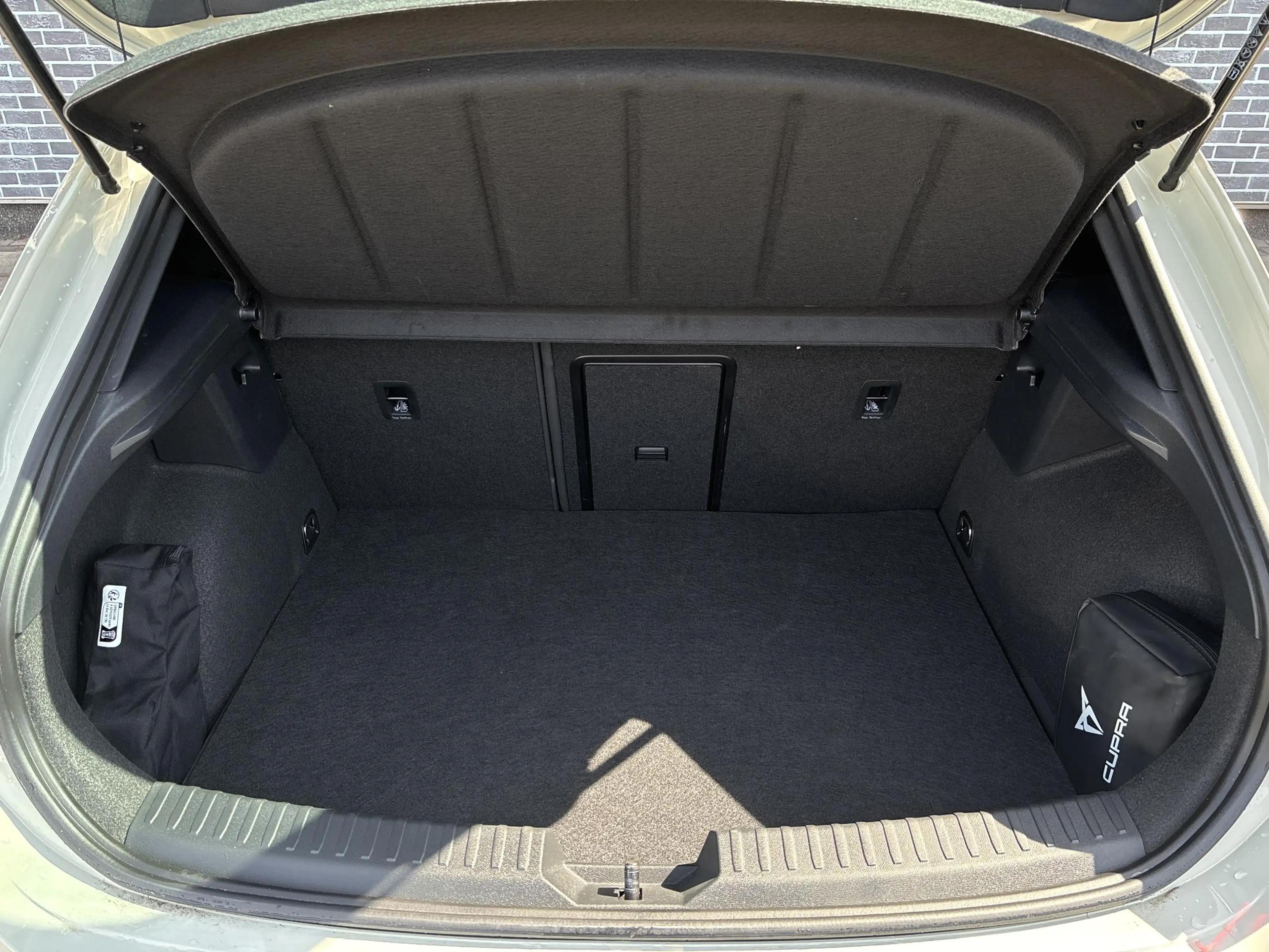 CUPRA Leon 1.5 TSI e-Hybrid VZ Extreme | Panoramadak | Achter — photo 12