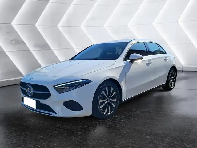 Mercedes-Benz A 180 A 180 d AMG Line Advanced