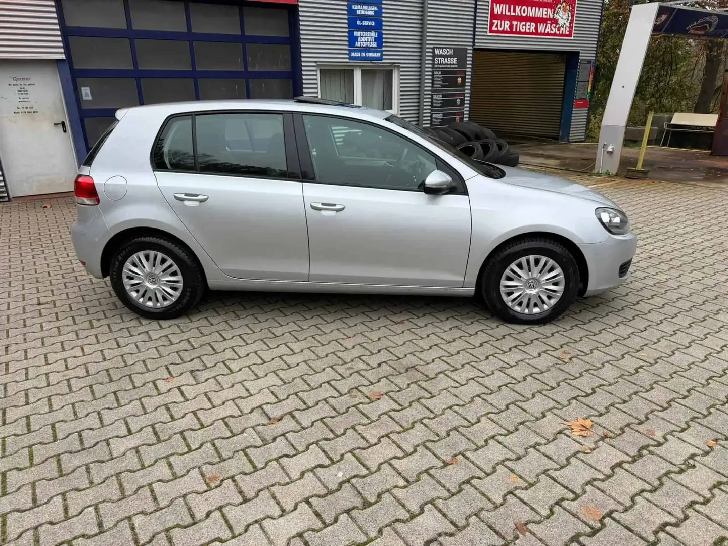 Volkswagen Golf 1.6 Automatik Navi Klima 1 Hand Preis inkl Tüv Gris - 2