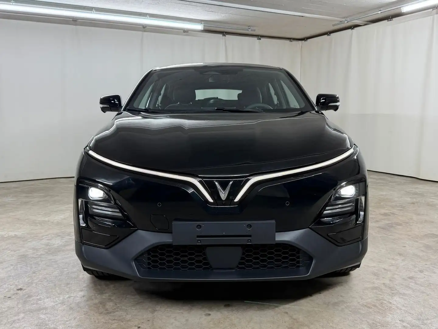 VinFast Sonstige VF6 Eco 59,6 kWh Schwarz - 2