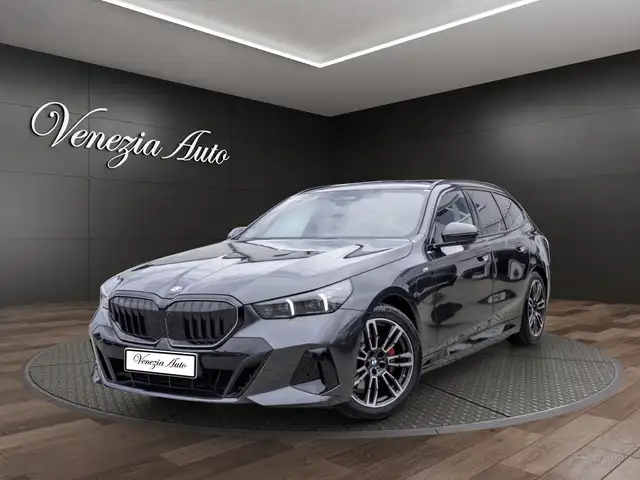 BMW 530 530e Touring M Sport Pro 299cv Gancio Tetto Panoramico ACC HUD LED Pelle Navi Keyless Harman 360 Memoria Ventil