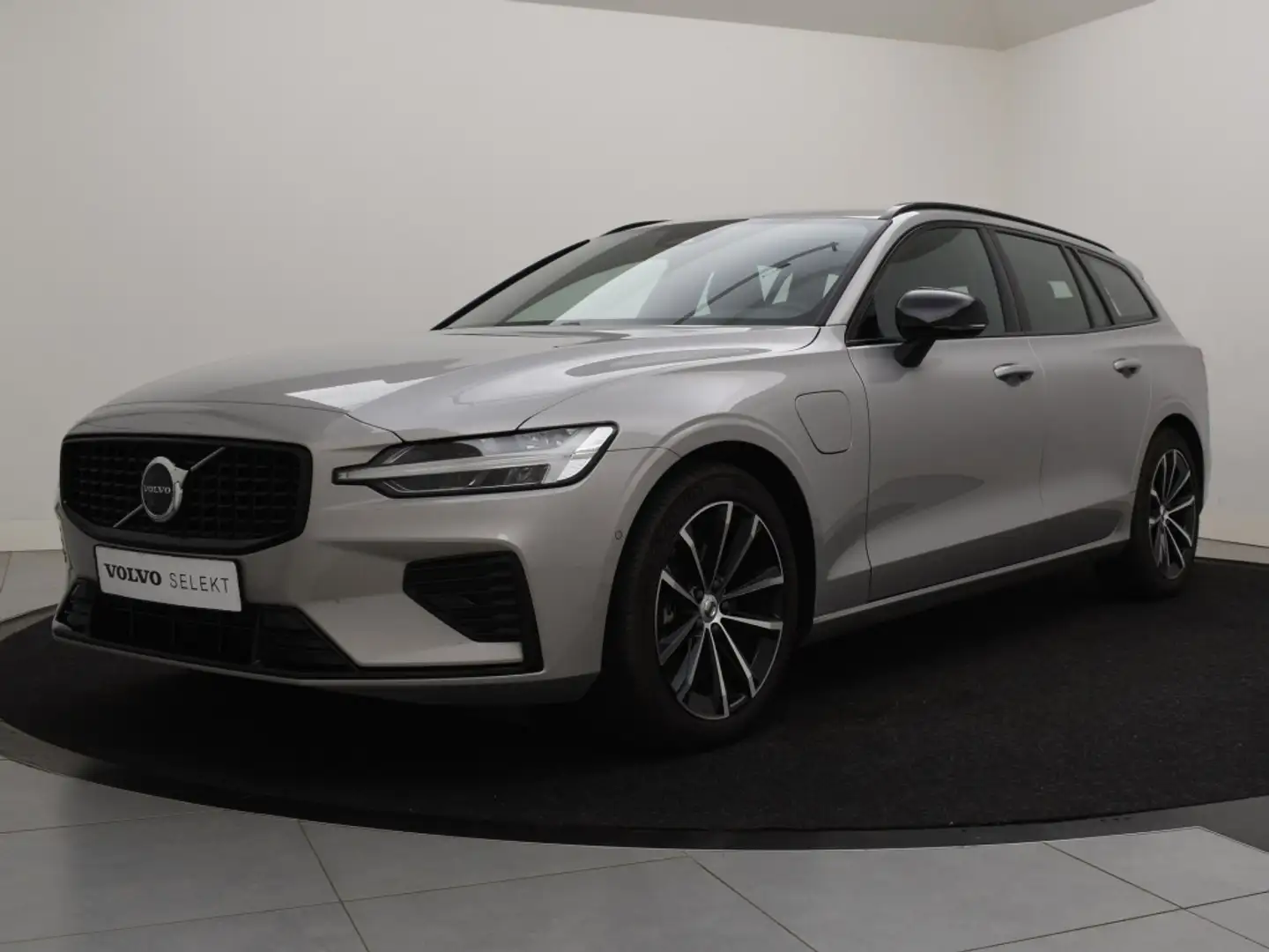 Volvo V60 T6 PLUG-IN HYBRID PLUS DARK TREKHAAK HARMAN KARDON Grau - 2