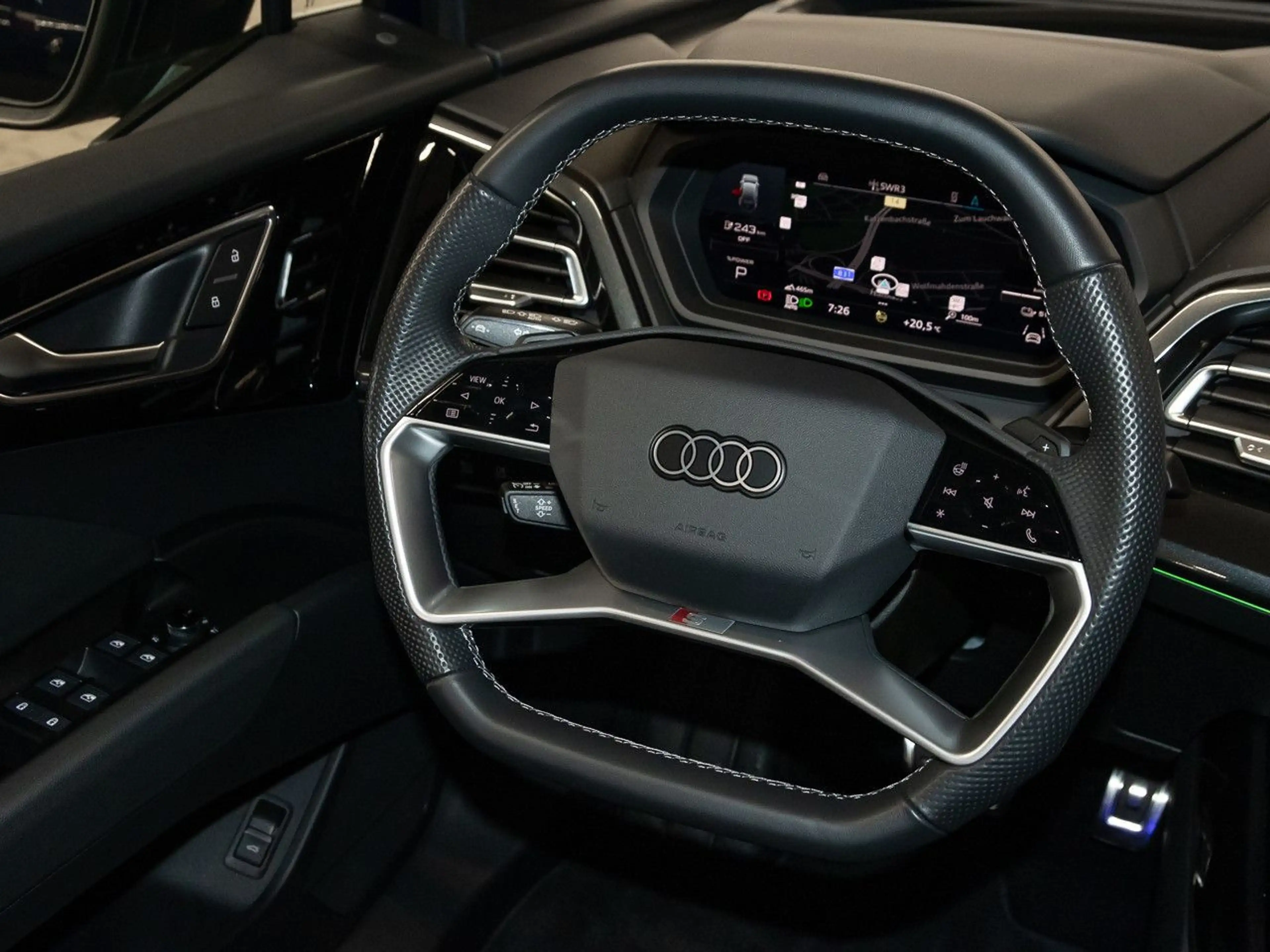 Audi Q4 e-tron 40 S line AHK Matrix AR-HeadUp Kamera — photo 13