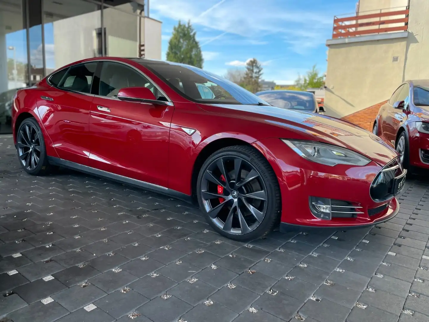 Tesla Model S P90D*700-PS/Neue HV Batterie+Drive-Unit Rood - 2