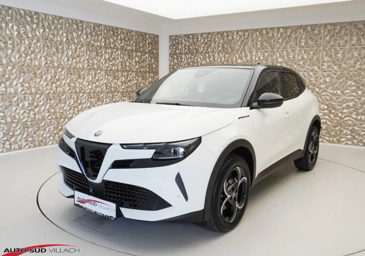 Alfa Romeo Junior SPECIALE Ibrida  1.2 145PS Hybrid eDCT6 + Technologie Paket Weiß - 2