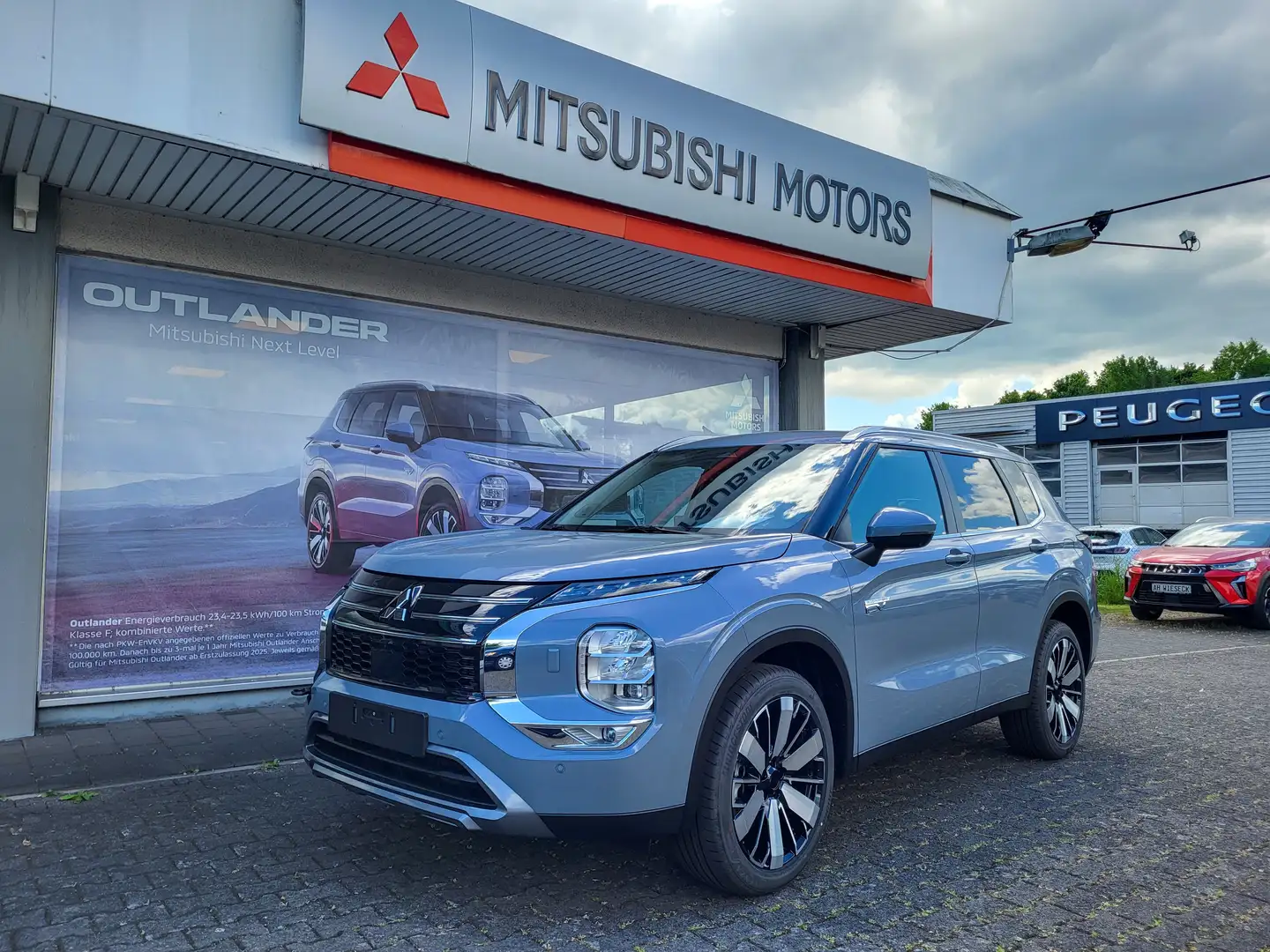 Mitsubishi Outlander 2.4L PHEV Intro Edition Grau - 1