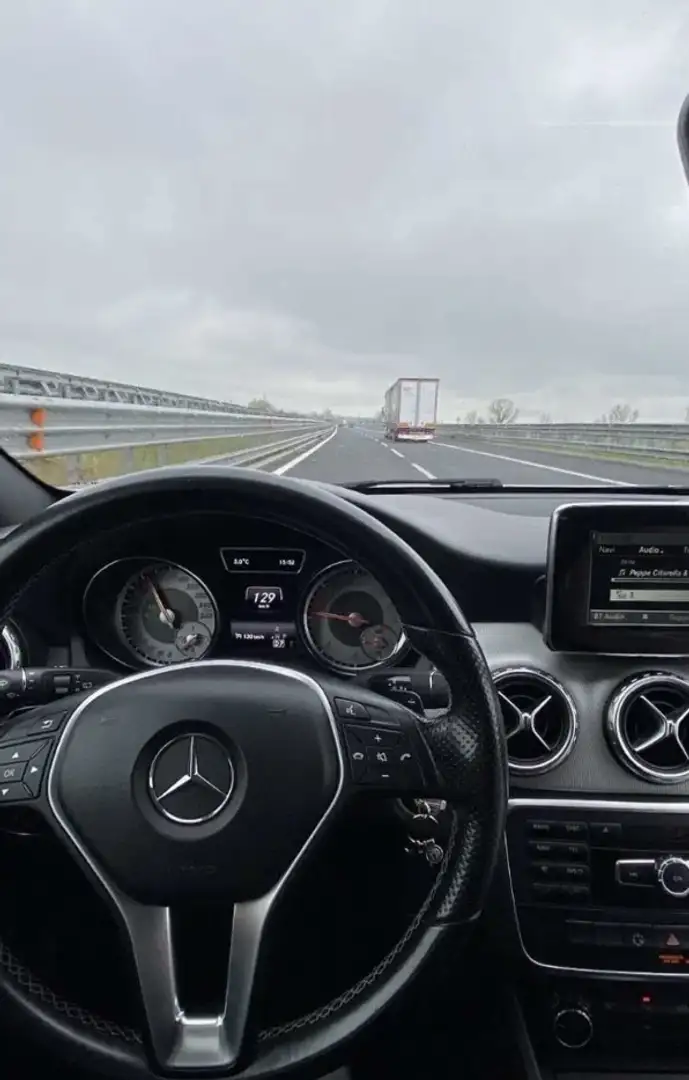 Mercedes-Benz GLA 200 d (cdi) Sport auto - 2